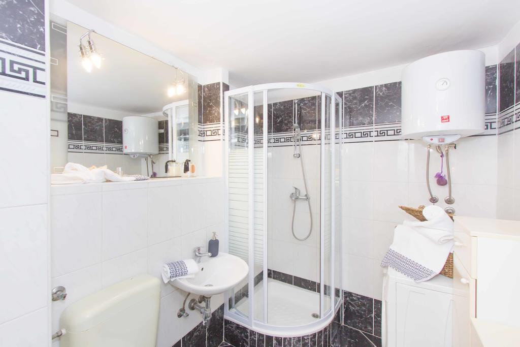 Red Valentino Apartment Split Eksteriør bilde