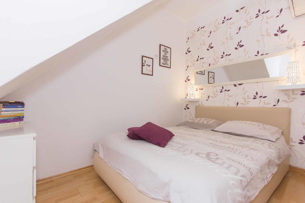 Red Valentino Apartment Split Eksteriør bilde